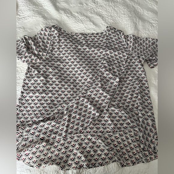 Loft Plus size 20 wide rounded neck ruffle short sleeve surprise back blouse. - Picture 8 of 9